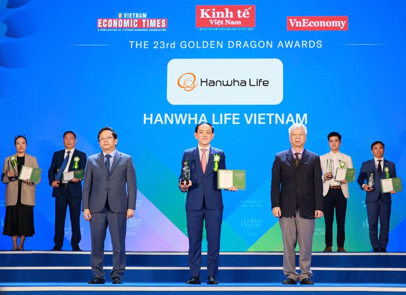 Hanwha Life Việt Nam được vinh danh “Dịch vụ bảo hiểm nhân thọ uy tín hàng đầu”